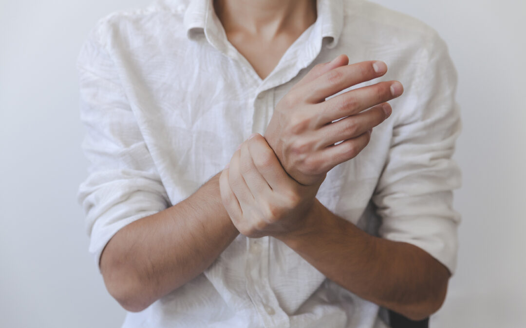 Who is most likely to develop pain when bending their wrist?